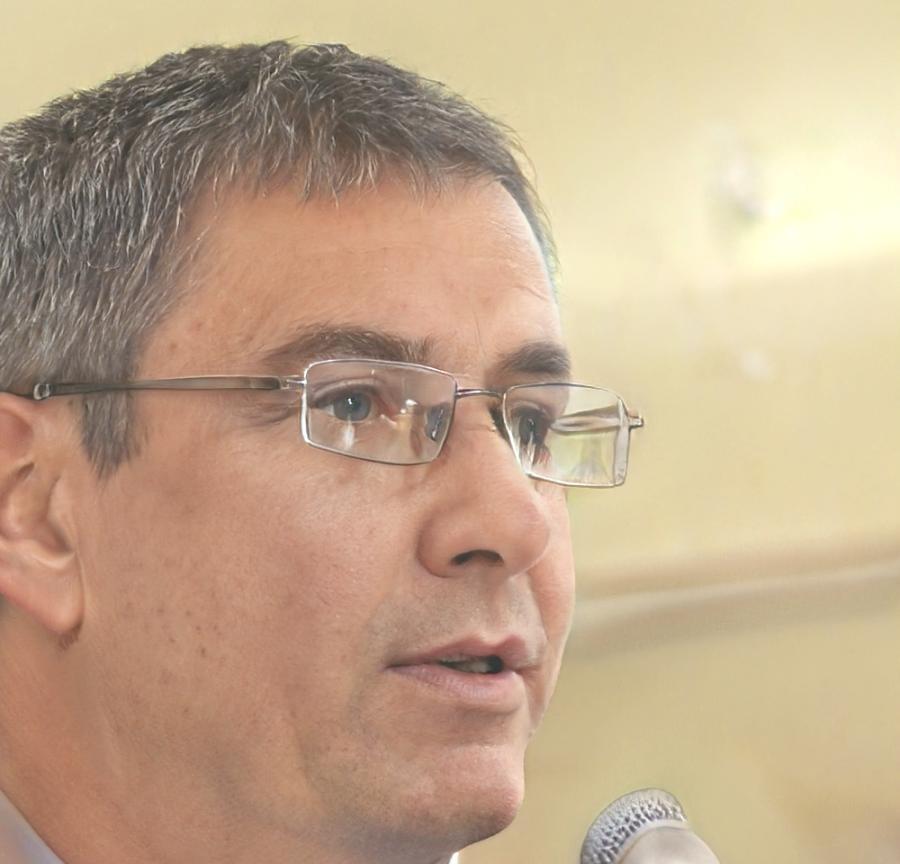 Mikkel Thorsen reviewing equity research