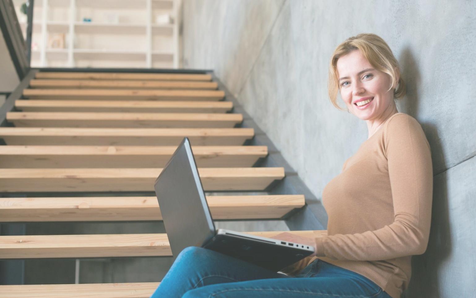 NextaElite trading education workspace with market analysis displays